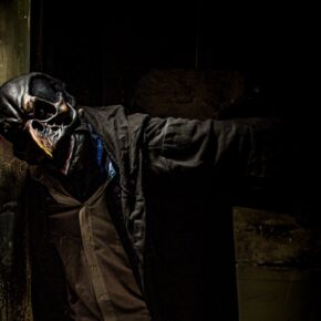 Haunted House Photo 22 - Factory Scene Raven